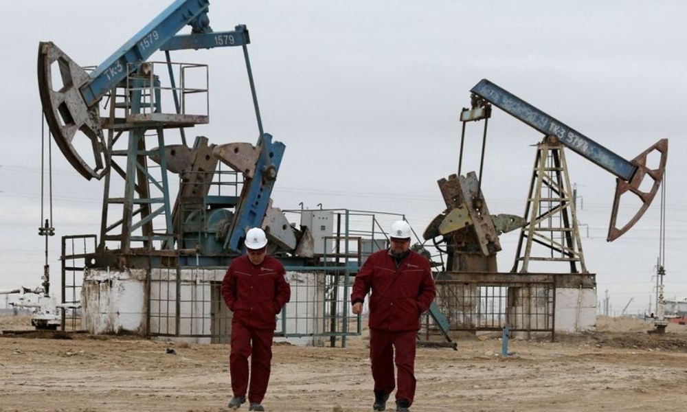 Oil rises on Russia gas tension, China stimulus hopes